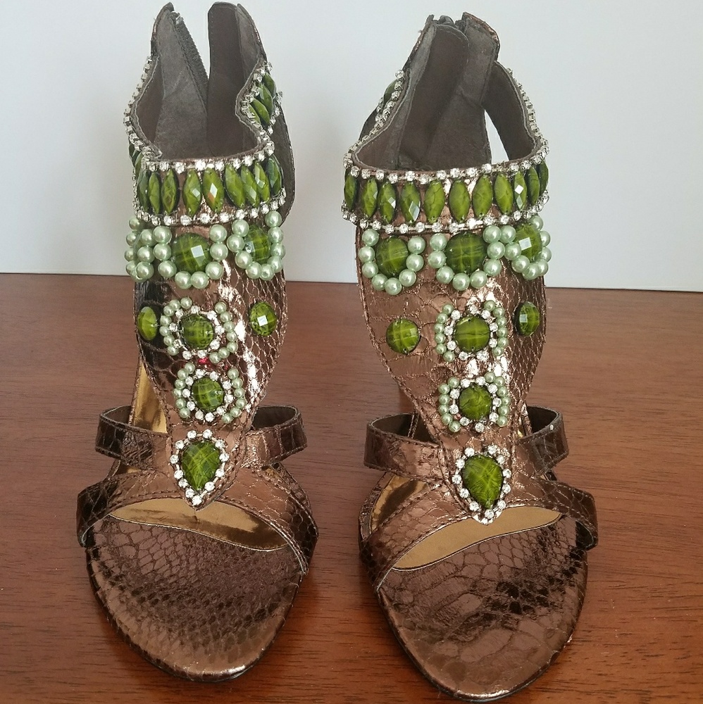 Two Lips Green and Brown Heels